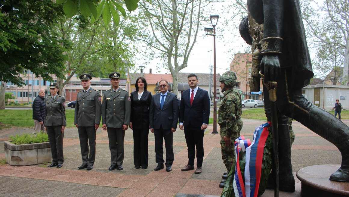 Делгација Министартсва положила венац на споменик војводи Шупљикцу