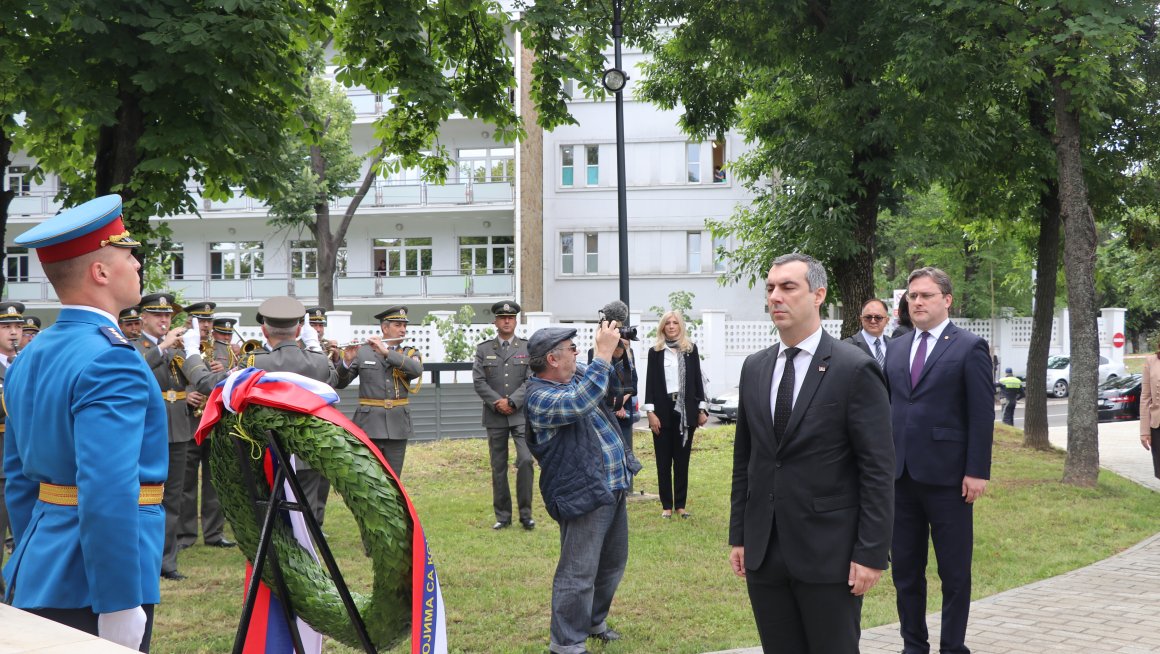 Председник Народне скупштине Р. Србије Орлић  и министар Селаковић положили венац на Споменик херојима са Кошара