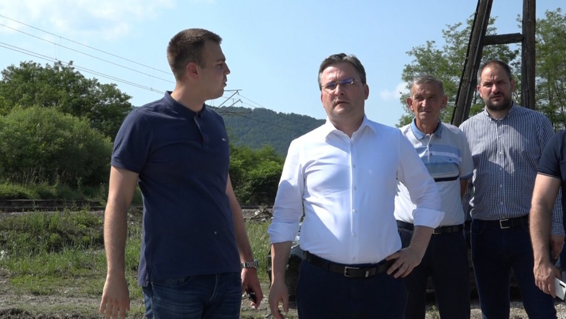 МИНИСТАР СЕЛАКОВИЋ ОБИШАО ПОПЛАВЉЕНА ПОДРУЧЈА У ОПШТИНАМА ПОЖЕГА И КОСЈЕРИЋ