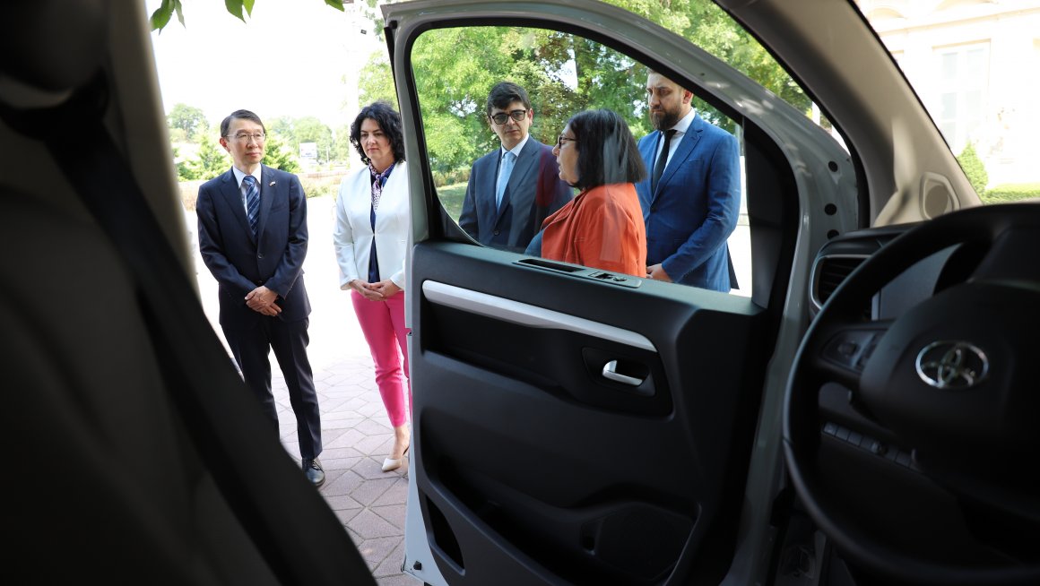 Ђорђевић на примопредаји донације Јапана Удржењу инвалида рада у Нишу