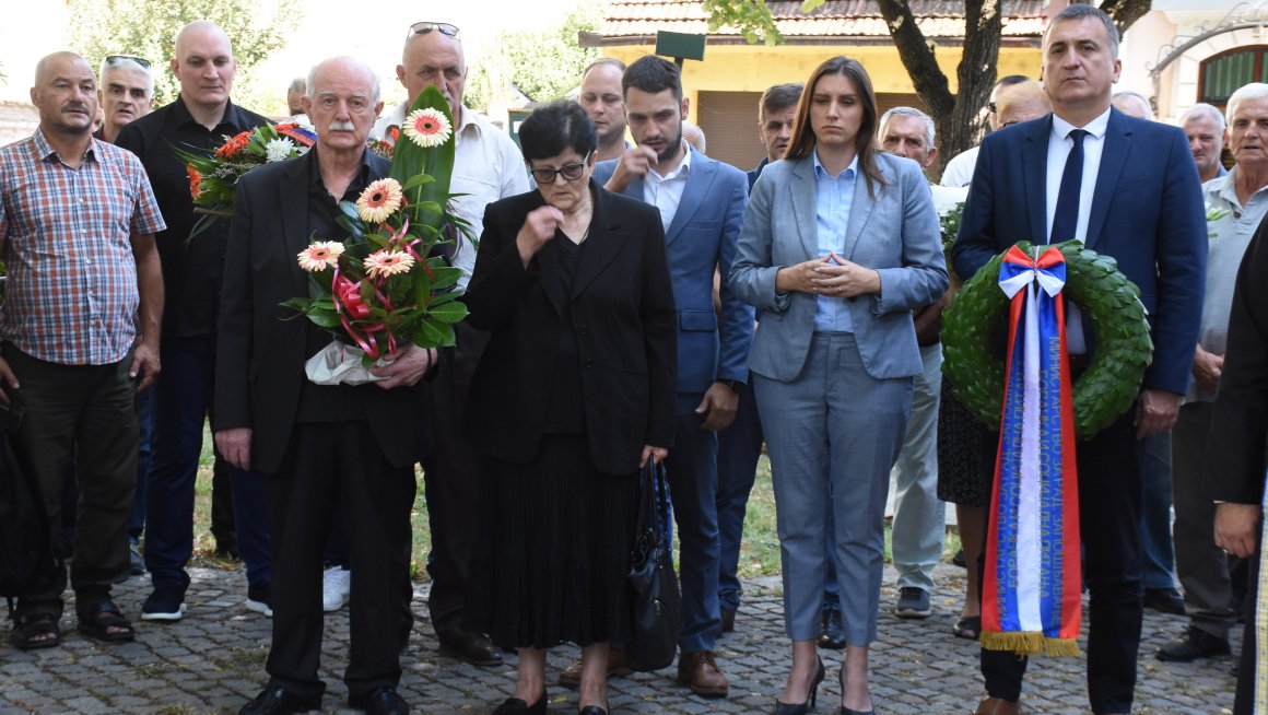 Положени венци на Споменик палим борцима у ратовима 1990 – 1999. у Земуну