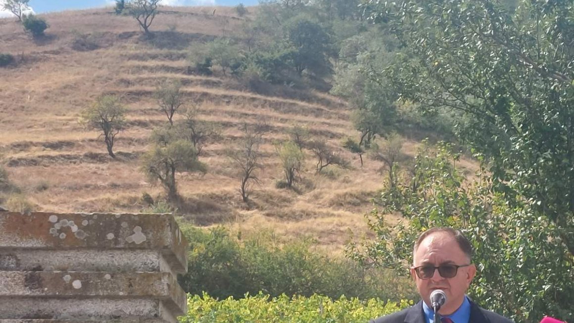 Државни секретар Антић положио венац на Српском гробљу у Битољу