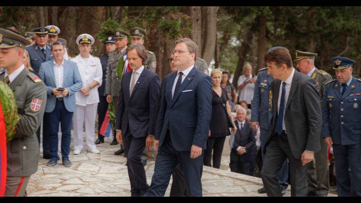 Говор министра Николе Селаковића  након одавања почасти и полагања венаца  код Спомен костурнице на острву Видо, поводом  обележавања 107. годишњице искрцавања српске војске на Јонска острва Крф и Видо