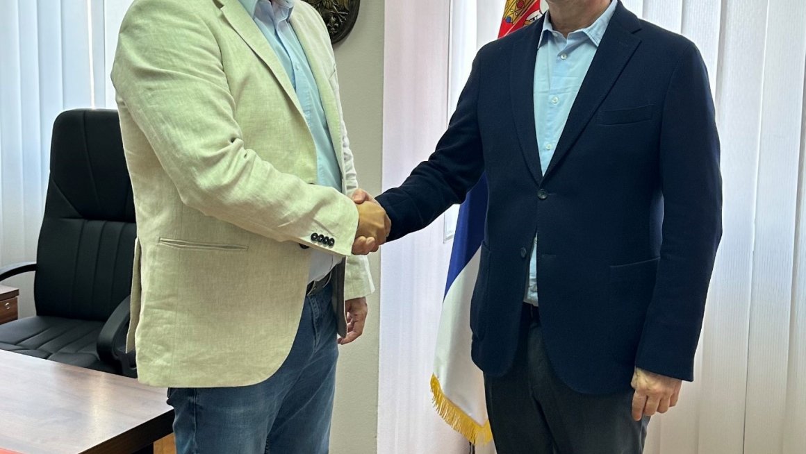 Помоћник министра Шијак са специјалистом Међународне организације рада за област социјалног дијалога и радног права