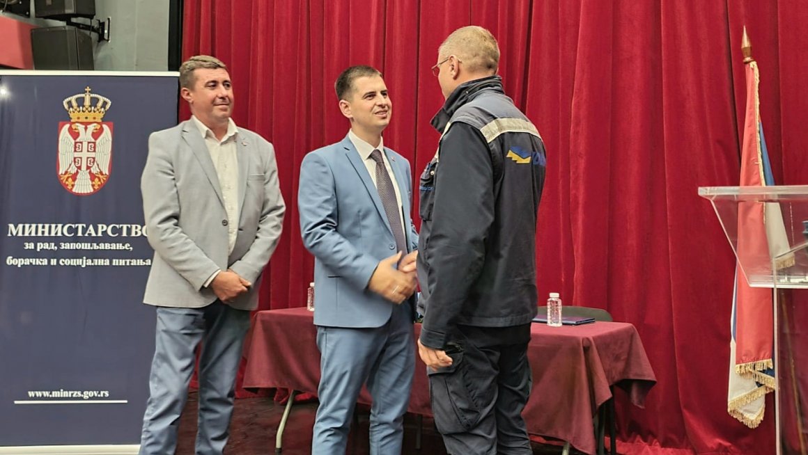 Дејан Антић у Власотинцу уручио 72 борачке легитимације