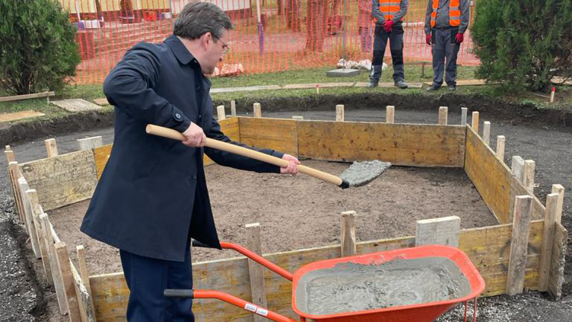 Министар Селаковић у Бачкој Тополи  на полагању камена темељца за Споменик палим борцима 1990 – 1999. године