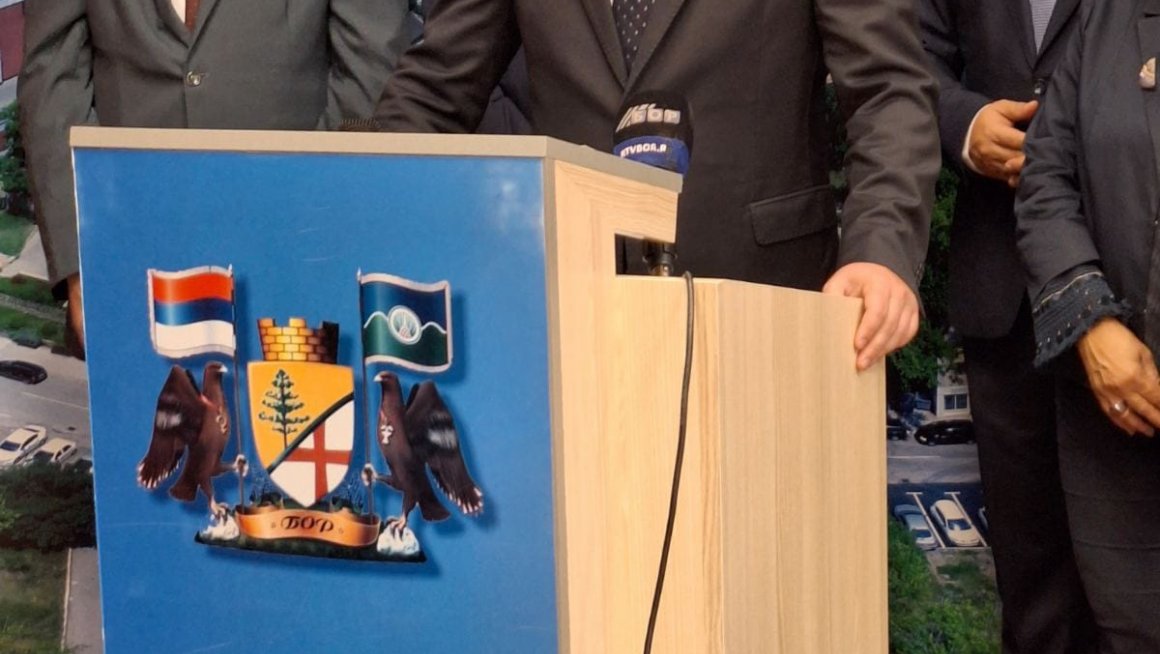 Министар Селаковић доделио уговоре за мере активне политике запошљавања у Бору 