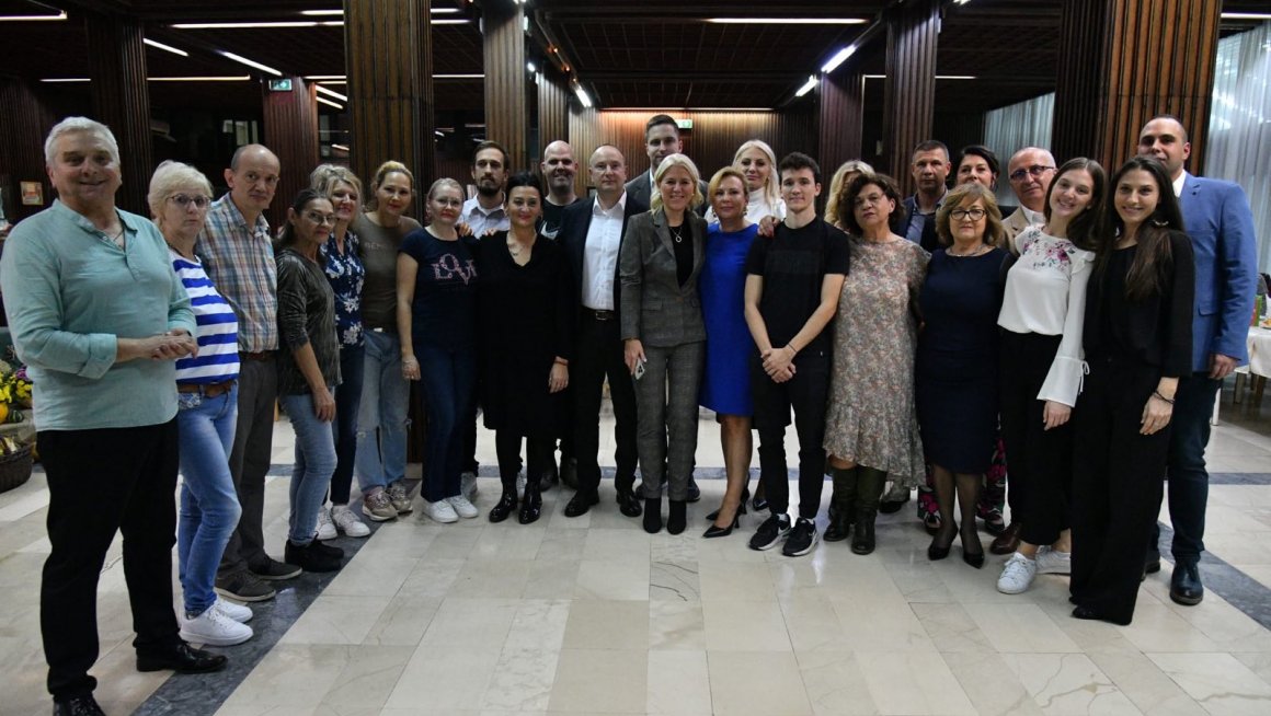 Затворена манифестација „Сунчана јесен живота“ у Новом Саду   