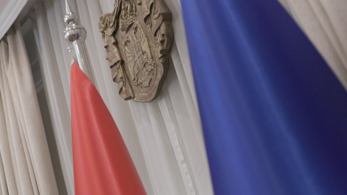 Министар Селаковић уручио српски пасош и решење о држављанству ћерки Благоја Јововића