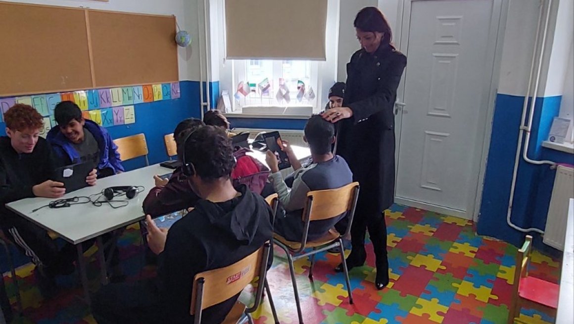 Миленковић Кајкут  у Шиду посетила малолетне мигранте без пратње  уочи Међународног дана миграната