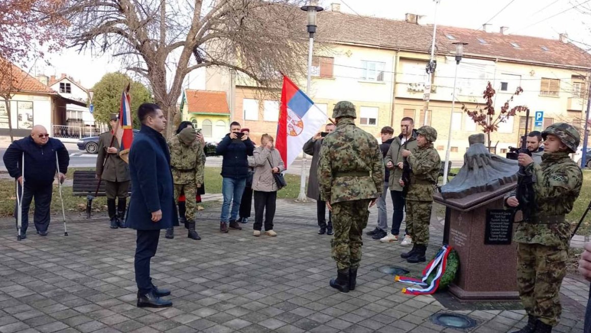 Дејан Антић у Параћину одао почаст палим борцима у одбрамбено-отаџбинским ратовима 1990‒1999