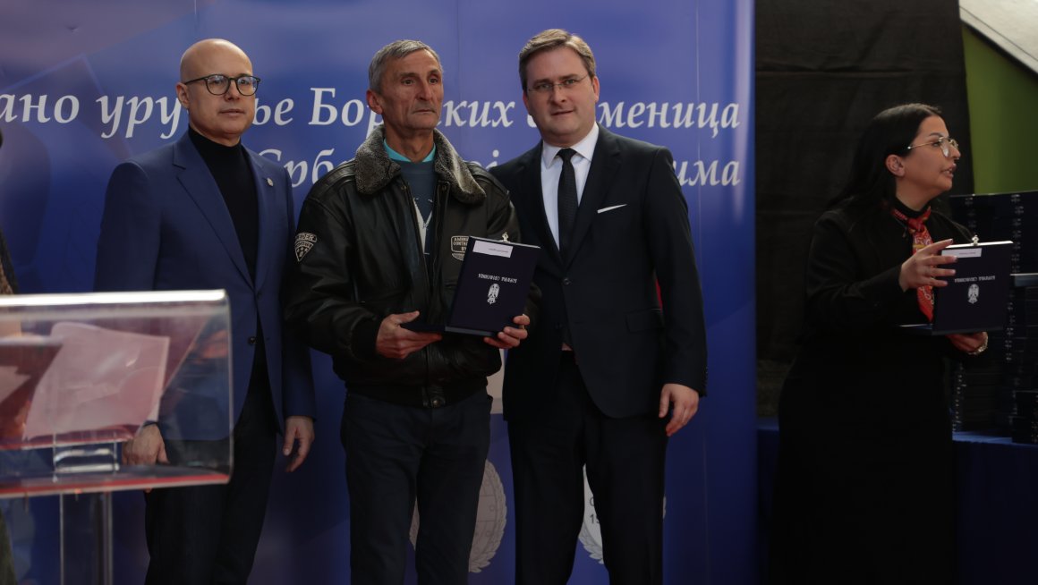 Министар Селаковић доделио Борачке споменице у Апатину