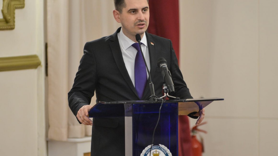 Дејан Антић на промоцији платформе о српским ратним меморијалима у Дому војске у Београду