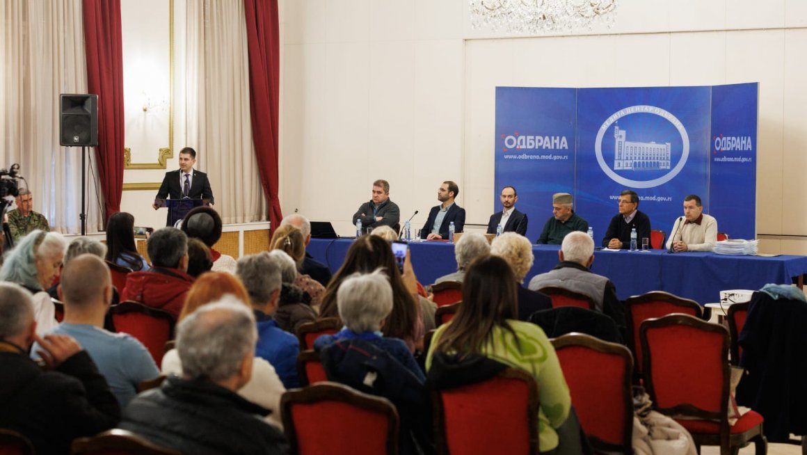 Дејан Антић на промоцији платформе о српским ратним меморијалима у Дому војске у Београду