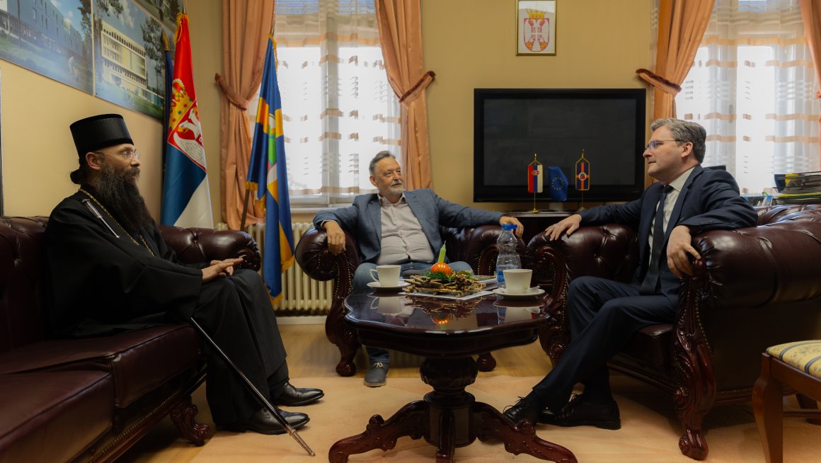 Министар Селаковић отворио изложбу у Зајечару  поводом Дана државности