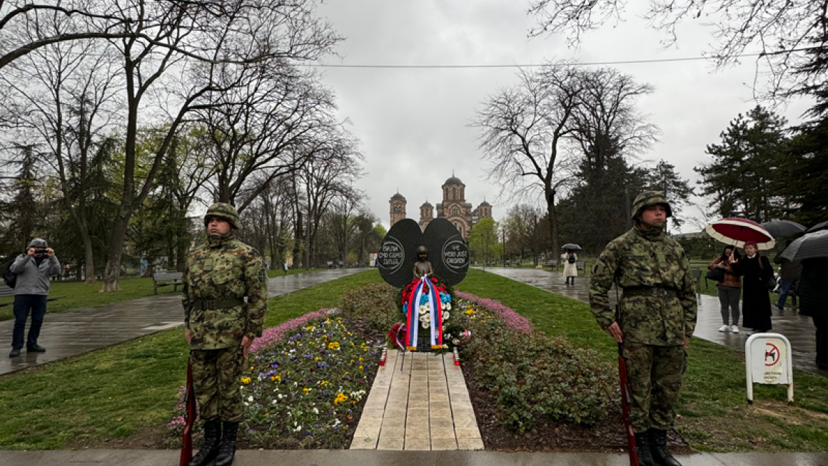 Министар Селаковић положио венац код Споменика деци страдалој у НАТО агресији