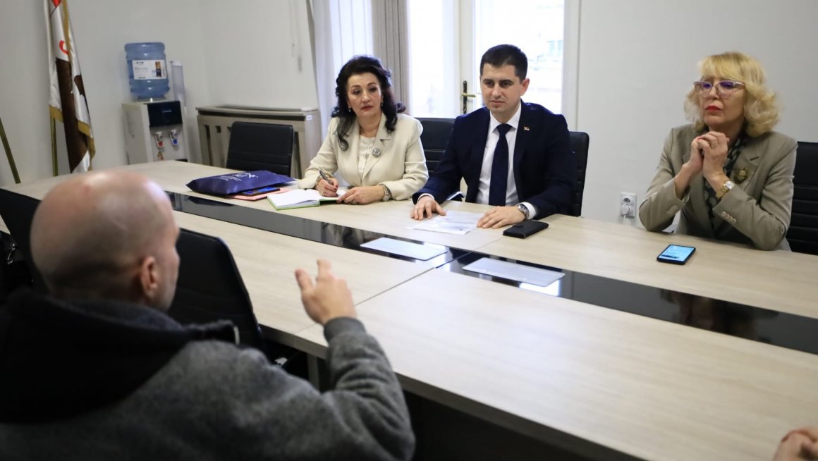 Државни секретар Дејан Антић састао се са "водником Пламеном" - Томиславом Рачићем борцем са Кошара