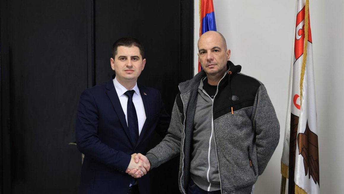 Државни секретар Дејан Антић састао се са "водником Пламеном" - Томиславом Рачићем борцем са Кошара