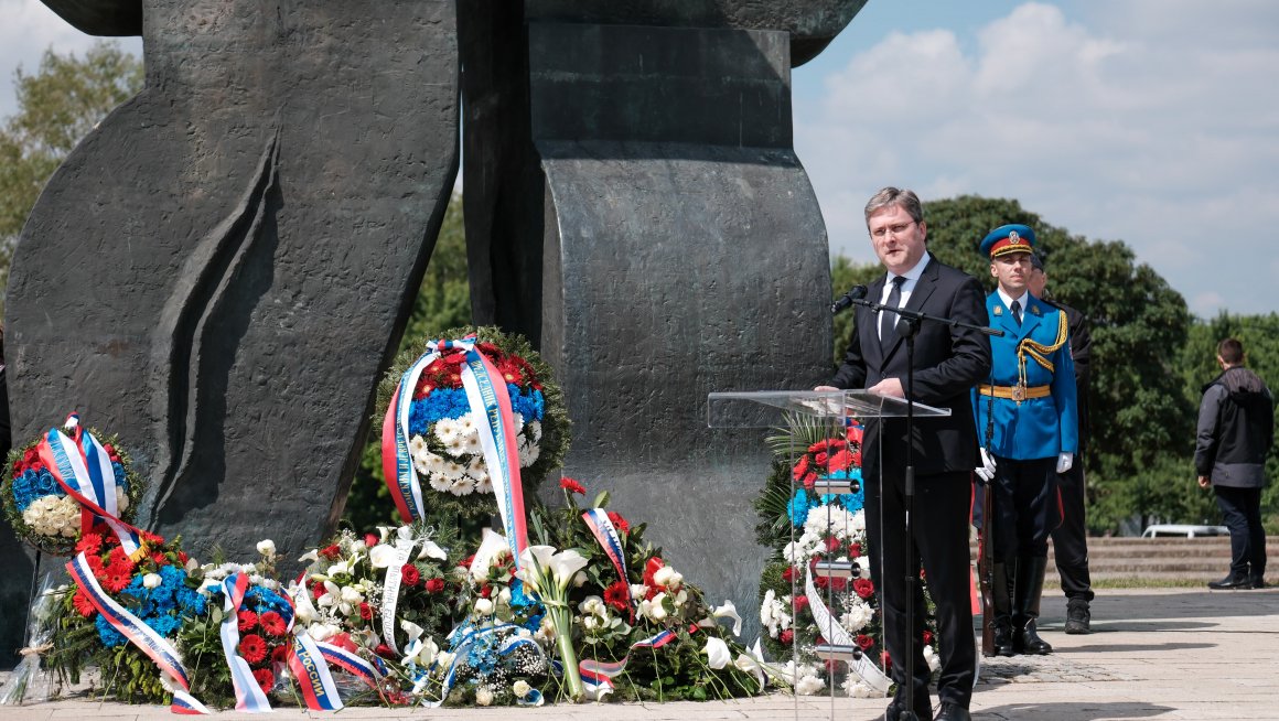 Говор изасланика председника Републике Србије, министра за рад, запошљавање, борачка и социјална питања Николе Селаковића на обележавању  Дана сећања на жртве Холокауста, геноцида и других жртава фашизма у Другом светском рату