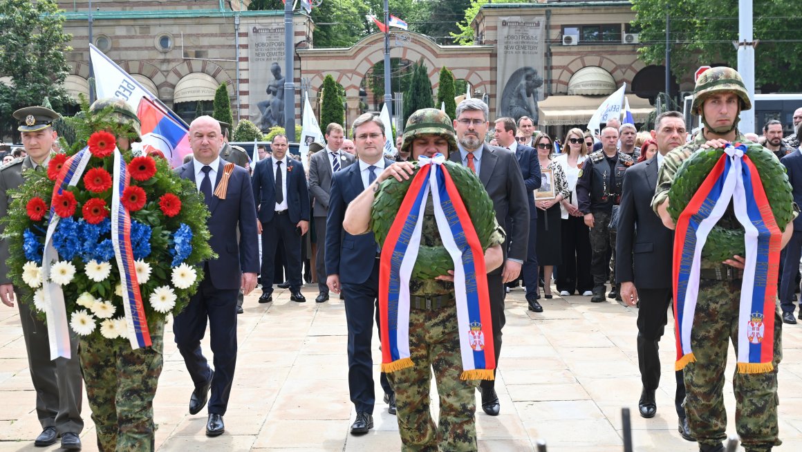 Министар Старовић предводио државну церемонију обележавања Дана победе над фашизмом