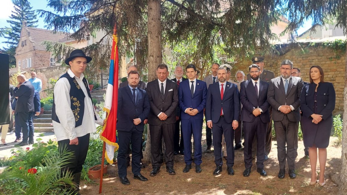 Министар Старовић положио венце поводом oбележавања 176. годишњице Мајске скупштине у Сремским Карловцима