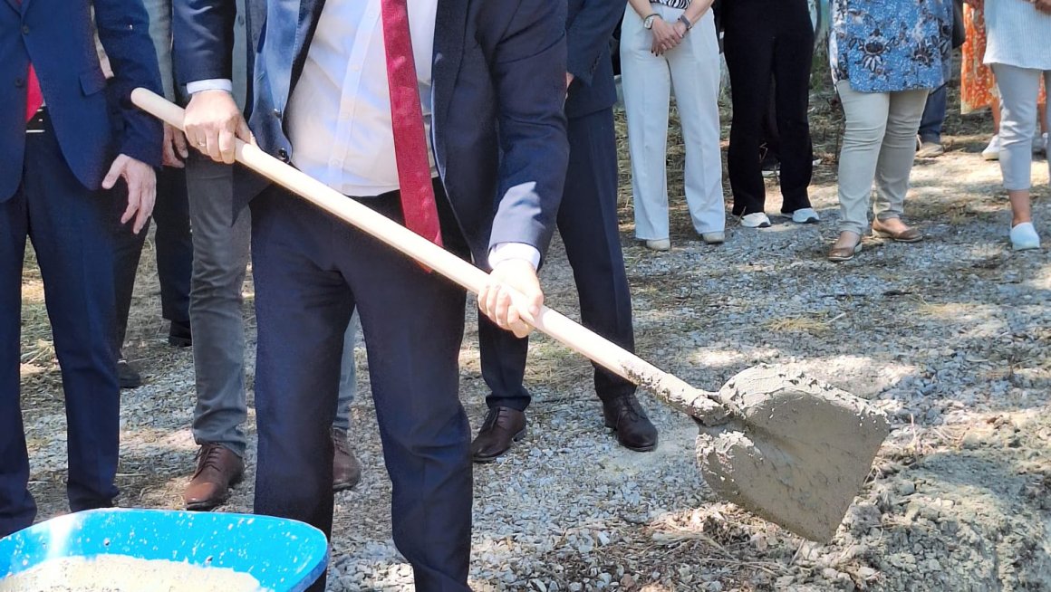 Министар Старовић означио почетак радова на изградњи новог објекта Центра за социјални рад у Кикинди