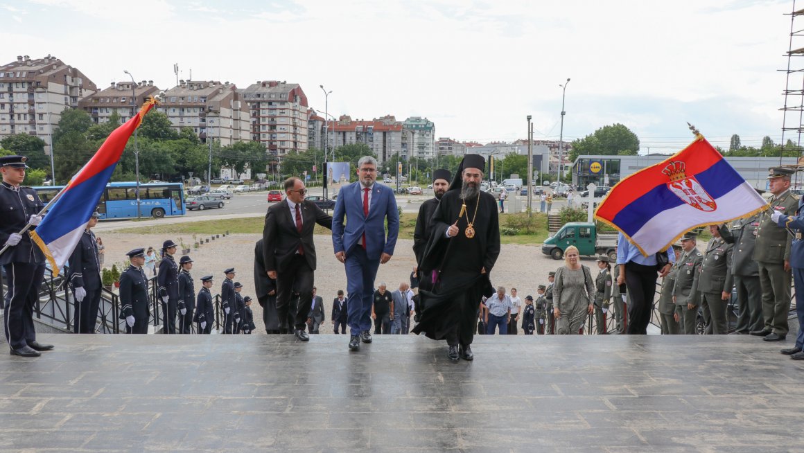 Министар Старовић положио венац Новим косовским јунацима