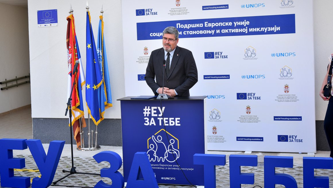 Министар Старовић на додели кључева за социјално становање у Ваљеву