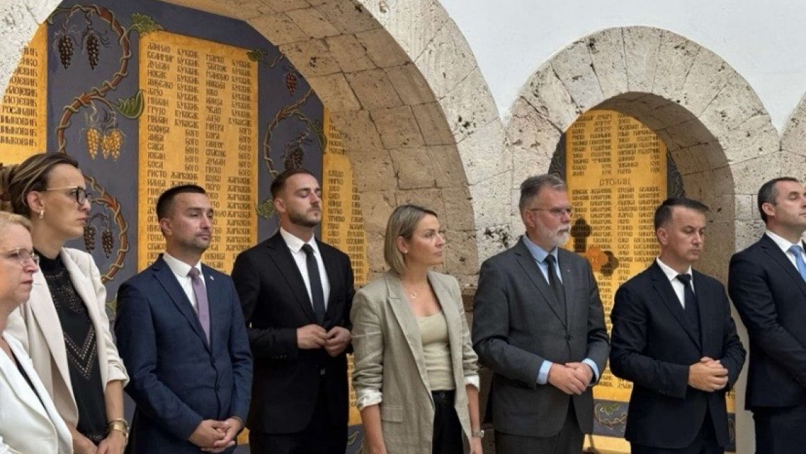 ЋУТИЛО У ПРЕБИЛОВЦИМА НА ОТВАРАЊУ ИЗЛОЖБЕНЕ ПОСТАВКЕ "ПРЕБИЛОВЦИ 1941"