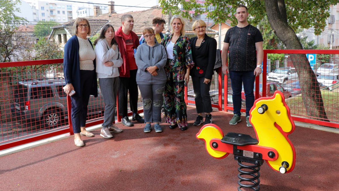 БУЛБУДЕР БЕЗ БАРИЈЕРА – Грађани Звездаре добили инклузивно игралиште