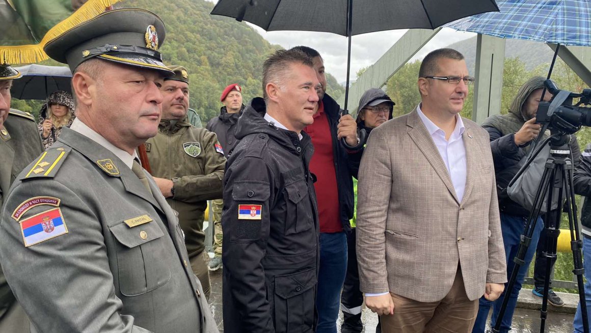 Росић на спајању застава Србије и Српске 