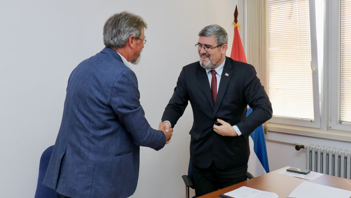 Старовић доделио уговоре Заводима за инвестиционо одржавање ратних меморијала