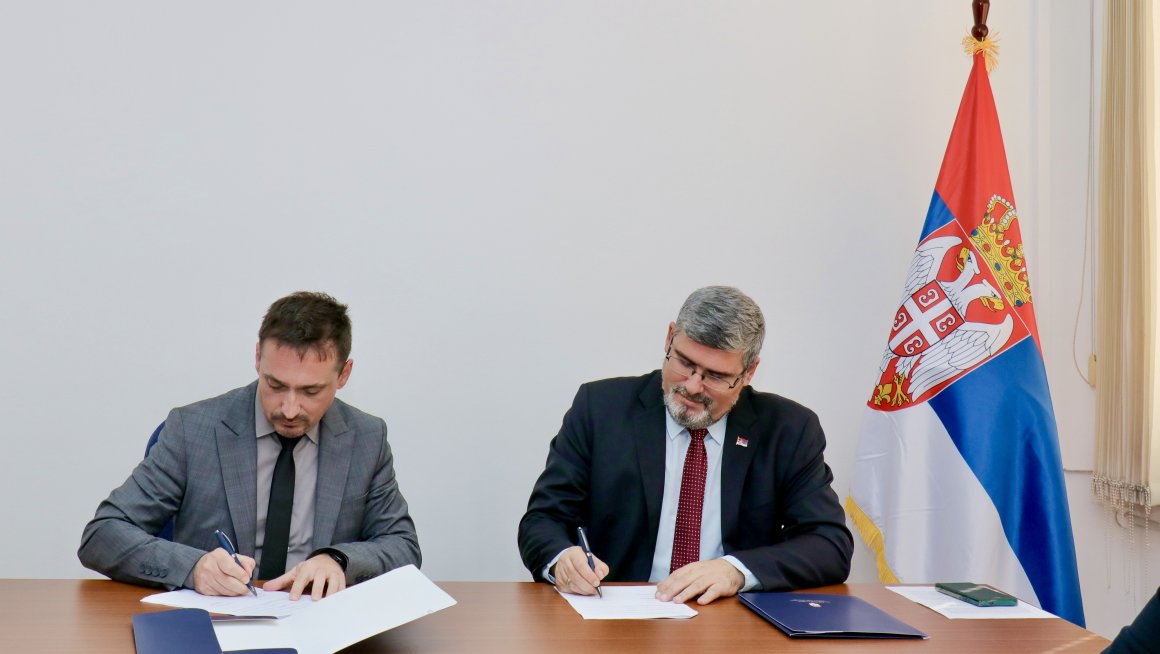 Старовић доделио уговоре Заводима за инвестиционо одржавање ратних меморијала