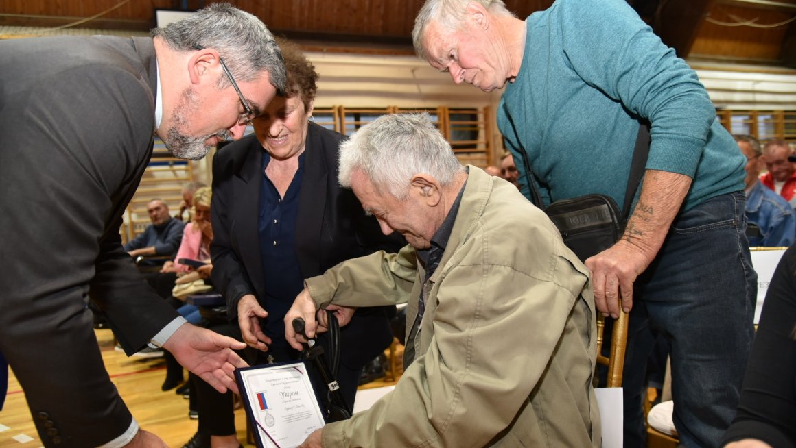 Министар Старовић свечано уручио Борачке споменице у Шапцу