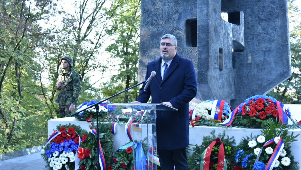 Старовић предводио државну церемонију код споменика Совјетским пилотима