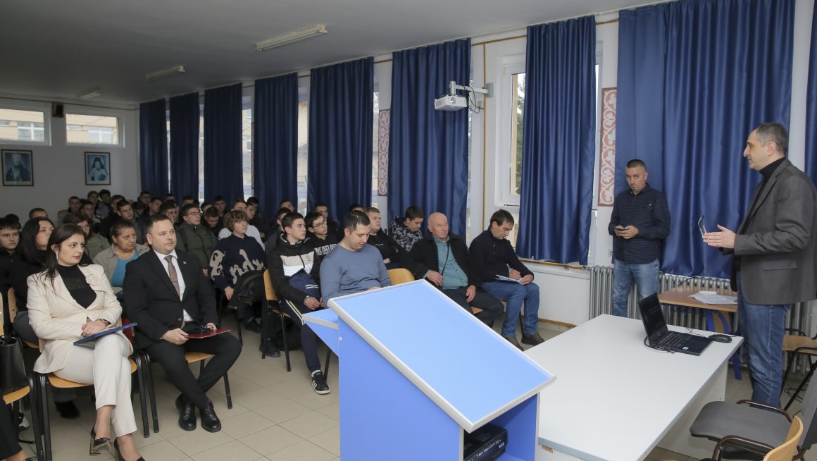 Час „Безбедност и здравље на раду у дуалном образовању“