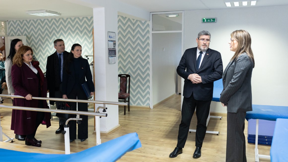 Министар Старовић обишао установе социјалне заштите у Крушевцу