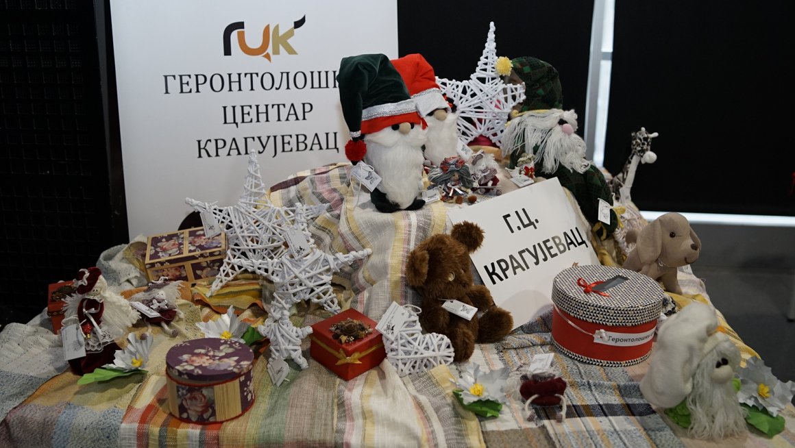 Одржан  хуманитарни Базар рукотворина