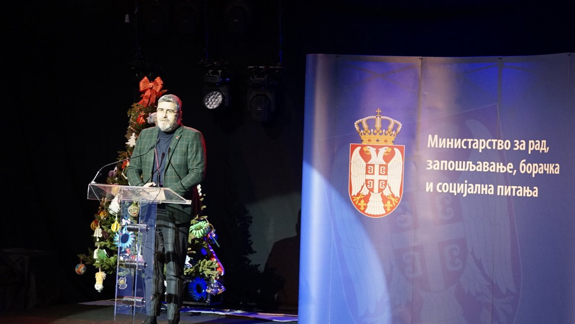 Одржан  хуманитарни Базар рукотворина