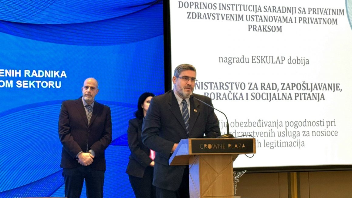 Министару Немањи Старовићу уручена награда ЕSKULAP 