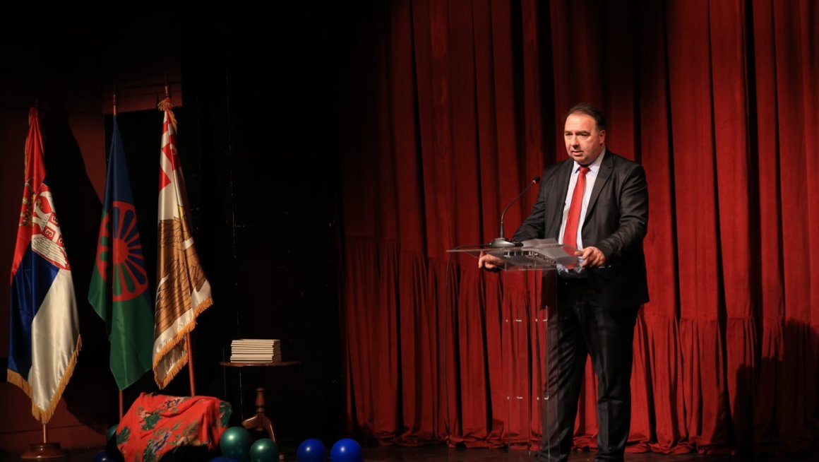 Државни секретар Министарства Зоран Рајовић, присуствовао је свечаној академији поводом Међународног дана Рома, одржаној у Крагујевцу.