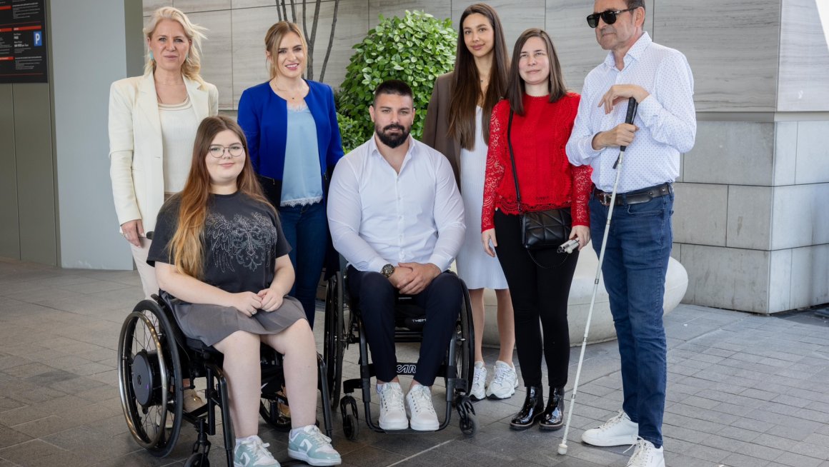 Министар Ђурђевић Стаменковски провела празник у дружењу са особама са инвалидитетом