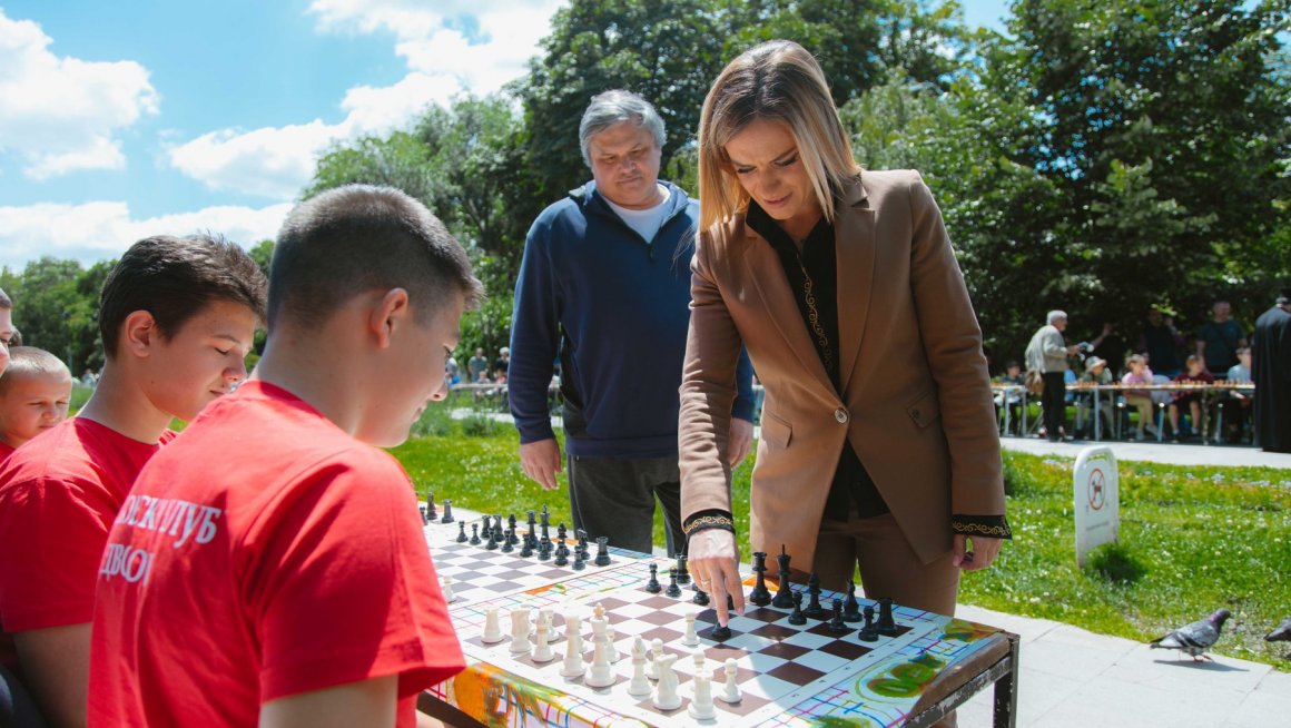 Патријарх Порфирије и министарка Ђурђевић отворили шаховски турнир за децу Космета и Републике Српске