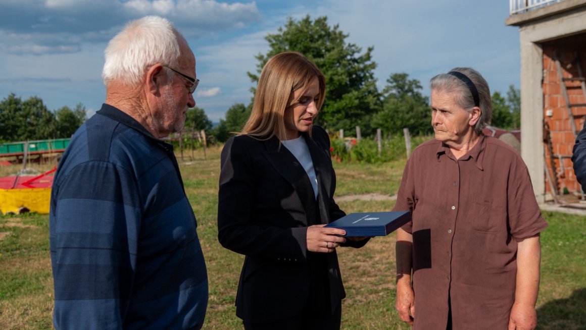 Породици Предрага Леовца уручена борачка споменица