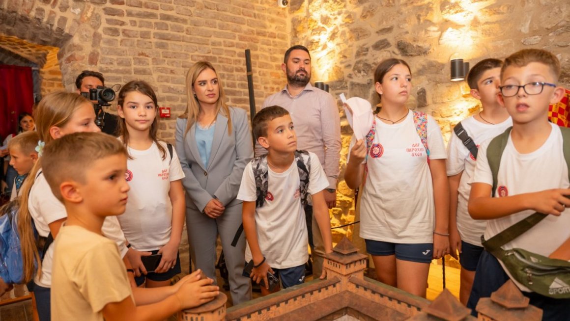 Ђурђевић Стаменковски са децом са КиМ: Чувајте заједништво и љубав према својој Србији!