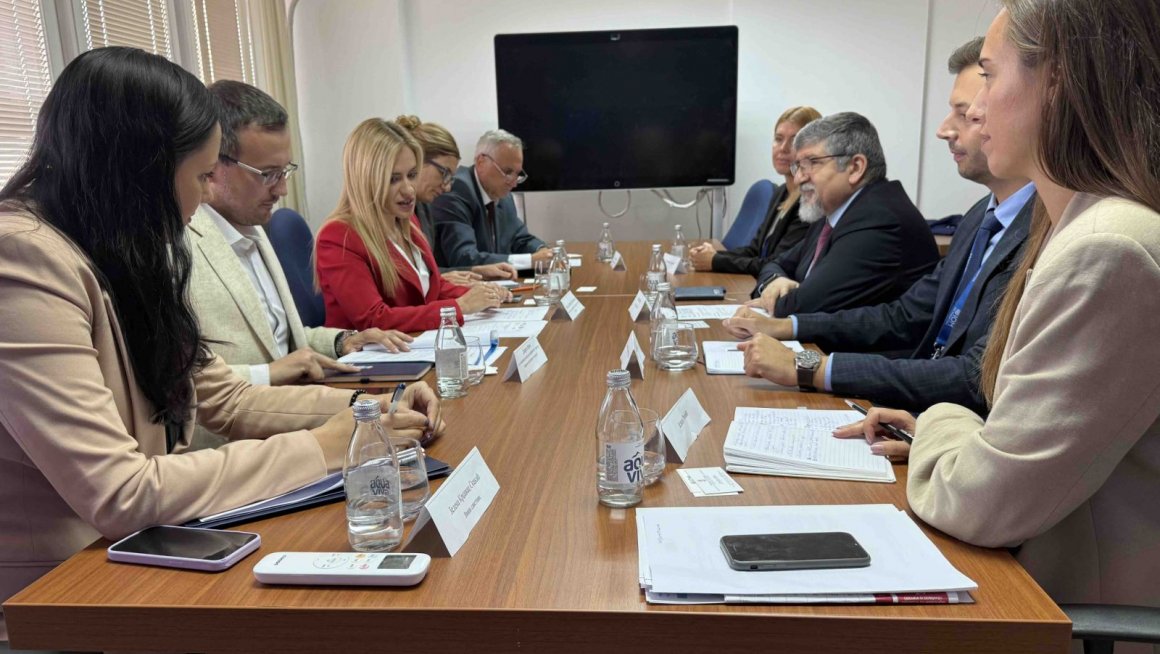 Министар за рад са шефом мисије IOM: Радне миграције и алармантна ситуација Срба на КиМ
