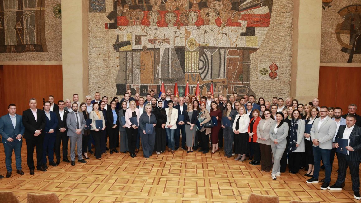 За услуге помоћ у кући и лични пратилац 600 милиона динара