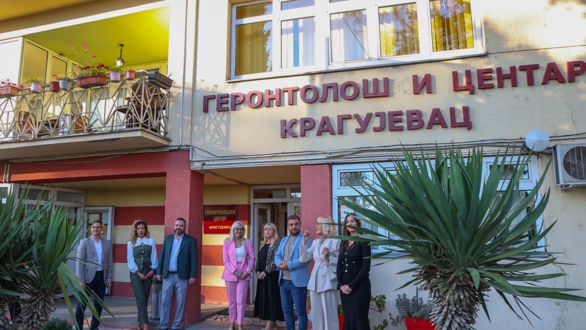 Ђурђевић Стаменковски на међународни дан старијих у геронтолошком центру у Крагујевцу