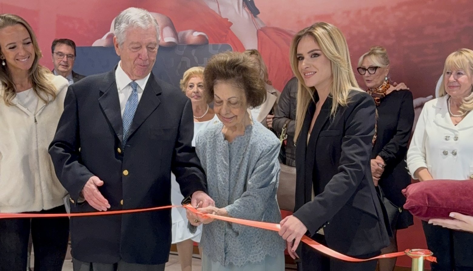 Ђурђевић Стаменковски отворила Божићни базар женских рукотворина: Хуманост нас чини људима